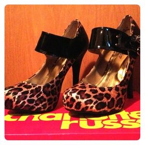 Cute Cheetah pumps, never worn!