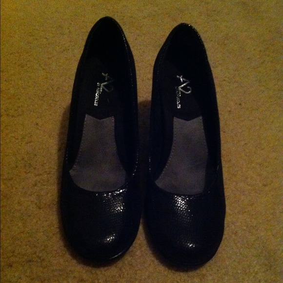 Black wedges!!