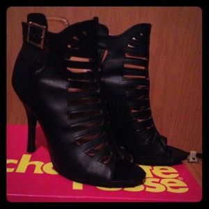 Black heels w/buckle only worn twice!