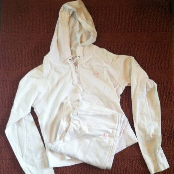 BUNDLE Guess Hoodie & Pant Set Loungewear & Uggs