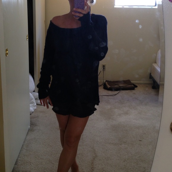 🔴🔴SOLD🔴🔴NWT brandy melville sweater - Picture 2 of 3