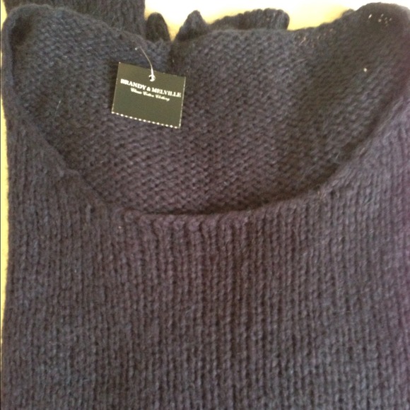 🔴🔴SOLD🔴🔴NWT brandy melville sweater - Picture 3 of 3