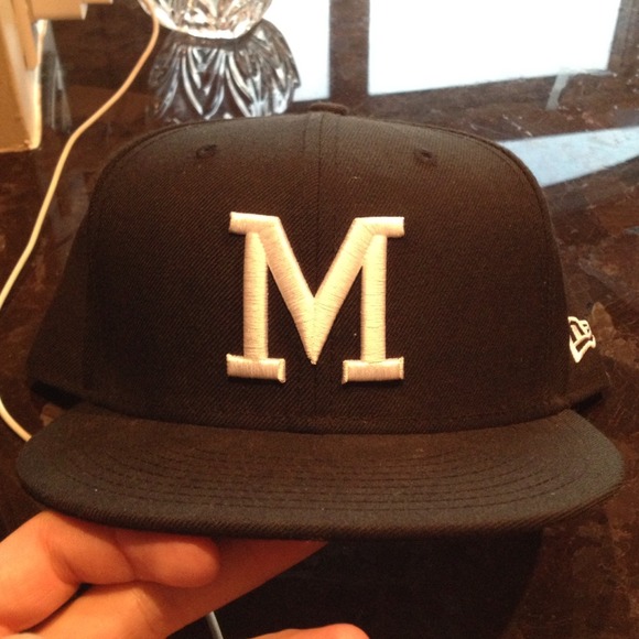Black fitted Milwaukee Brewers fitted hat