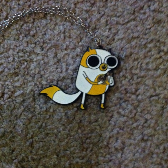 Fiona and Cake, Cake necklace