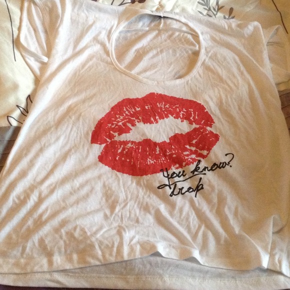 Lip shirt