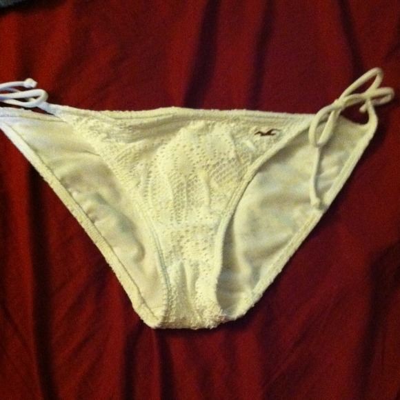 🚫TRADED🚫Hollister white lace bikini bottoms