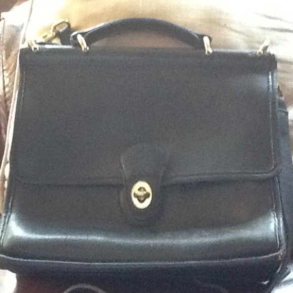 Vintage Coach bag in Navy Blue!