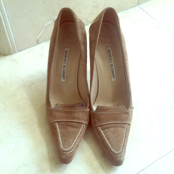 MONOLO BLAHNIK SUEDE STITCH PUMPS