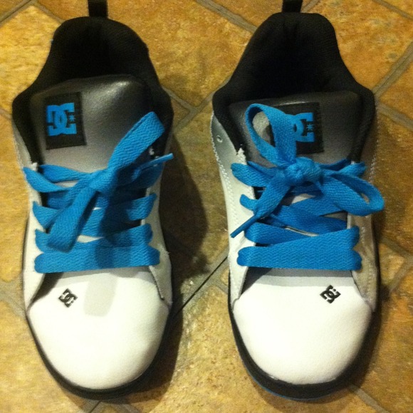 NEVER WORN DC shoes
