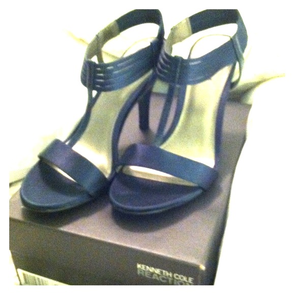 Kenneth Cole Reaction t-strap sandals,  Navy sz 10