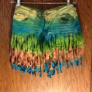 Tie dyed & distressed shorts.