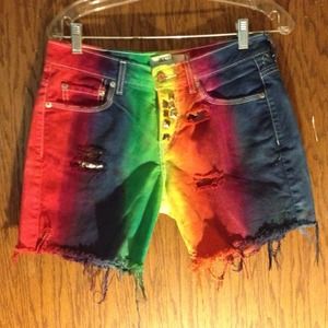 LEVI tie dye shorts.