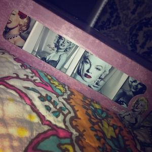 Marilyn Monroe shot glass set