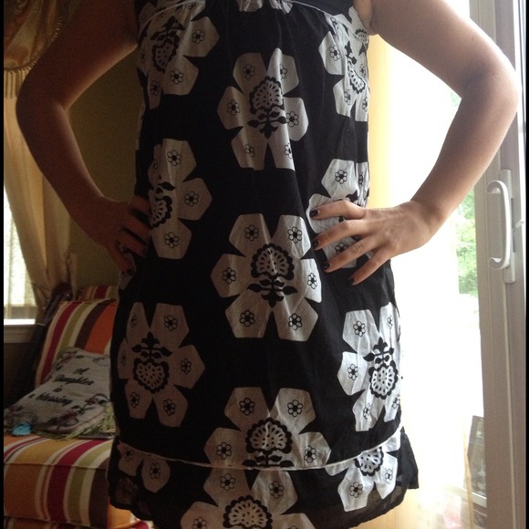 Sold Blk and white flowered sun dress