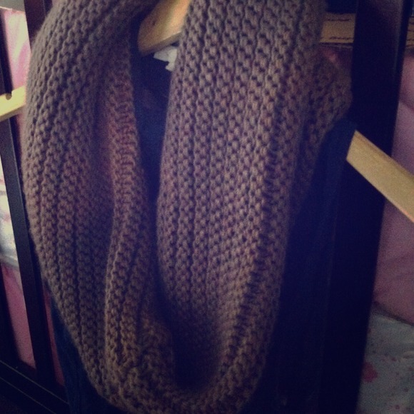 Bulky infinity scarf