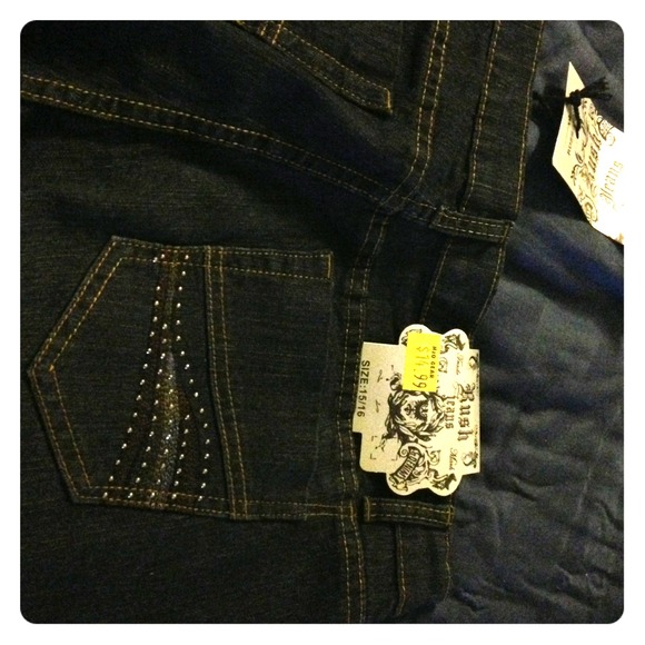 never worn not true to size more like size 14
