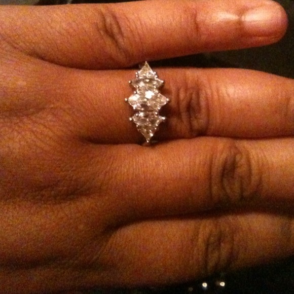 🎀💍Ring💍🎀 - Picture 2 of 2