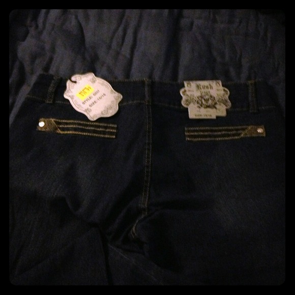 Never worn ..not true to size more like size 14