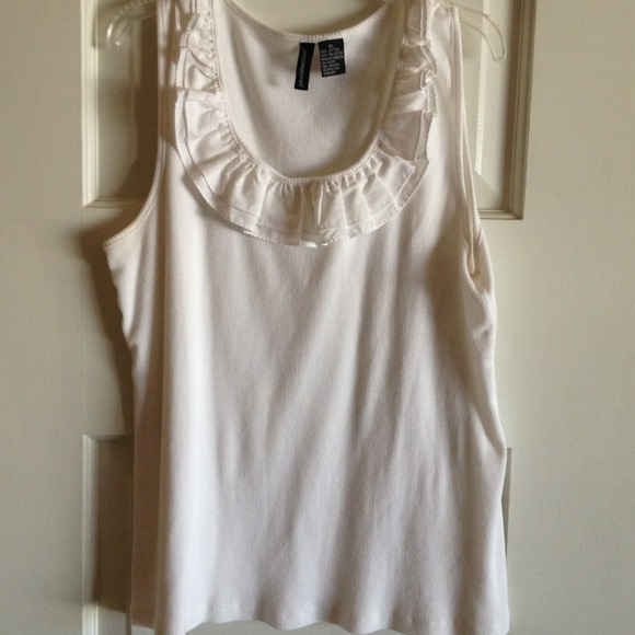 Woman's white tank top
