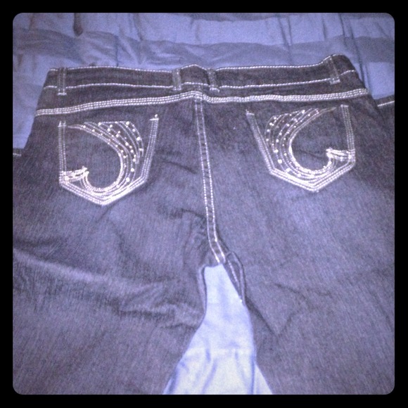 Never wore not true to size more like size 14