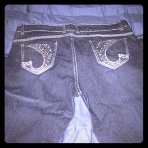 Never wore not true to size more like size 14