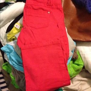 Jolt red capris