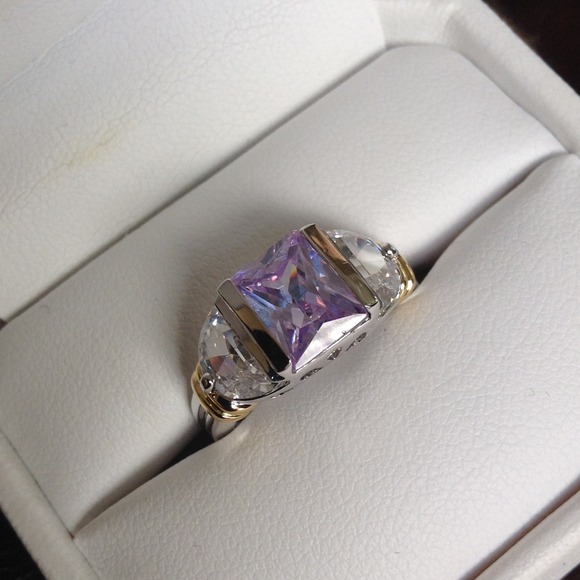 BUNDLE💞HOST PICK💞 Lavender CZ Cocktail Ring - Picture 2 of 4