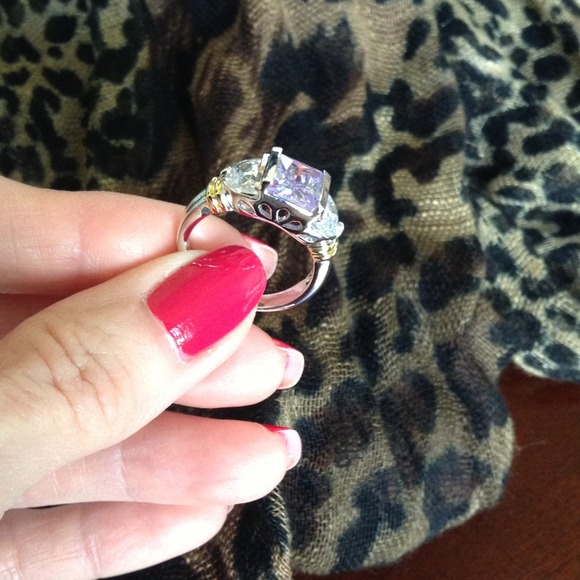 BUNDLE💞HOST PICK💞 Lavender CZ Cocktail Ring - Picture 3 of 4