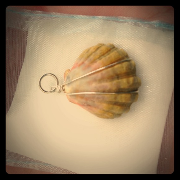 SUNRISE SHELL PENDANTS - Picture 1 of 4