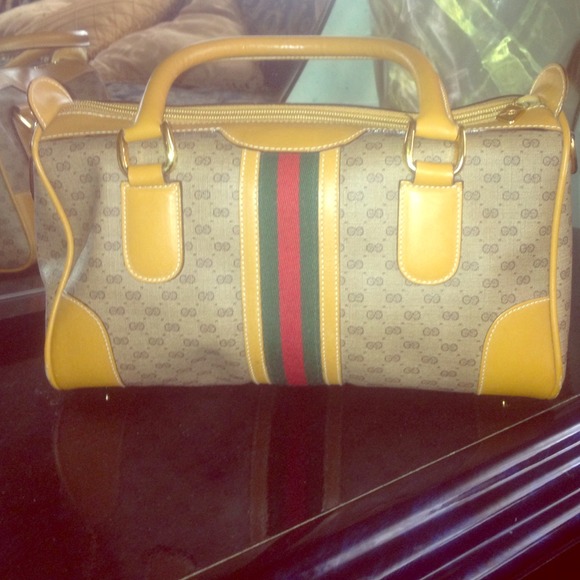 (SOLD) 100% Authentic Vintage Gucci Handbag