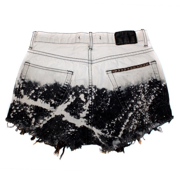 S🚫LD // HIGH WAISTED LEVI DENIM SHORTS