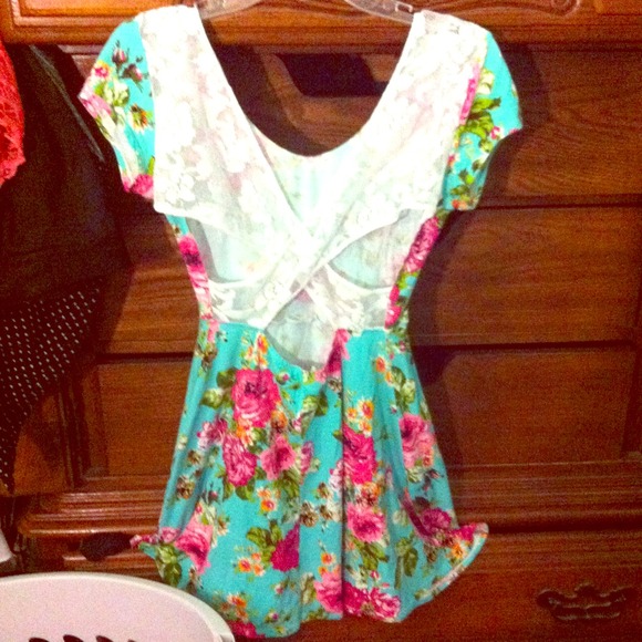 Backless lace cross scoop neck floral dress