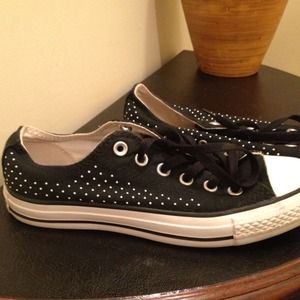 SOLDCute black converse