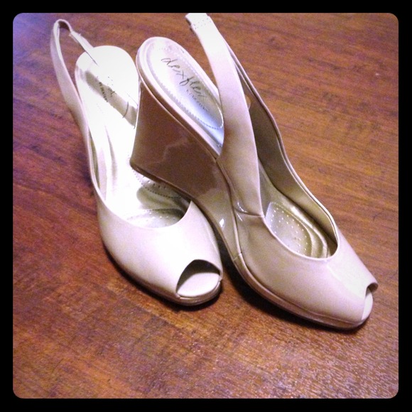 ❗️SOLD❗️Flash Sale!!! Nude Wedges