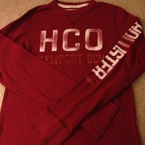 BUNDLED🌺Maroon Hollister pull over top🌺MUST SELL