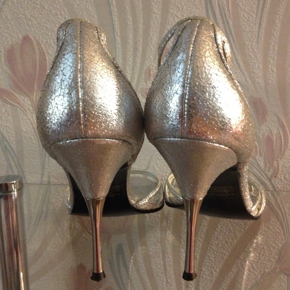 Steve Madden Silver Crackle Leather Stilettos - Picture 3 of 4