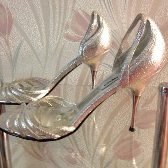 Steve Madden Silver Crackle Leather Stilettos - Picture 4 of 4