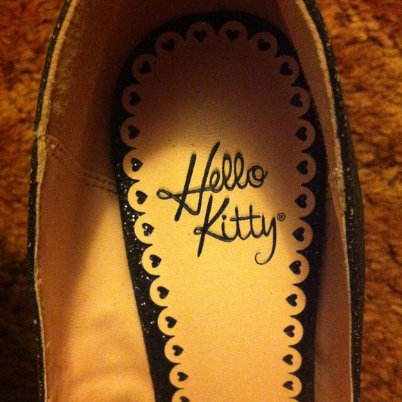 Hello kitty size 6.5 glitter heels - Picture 4 of 4