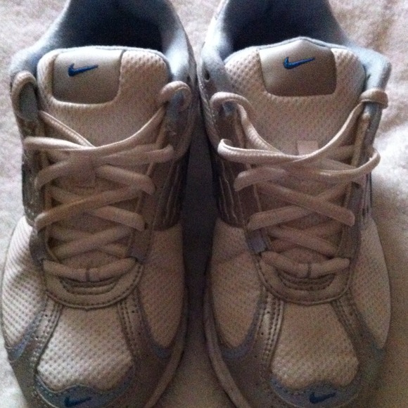 Nike impact groove tennis for woman size 8 sold