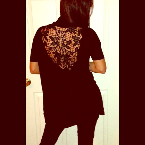 Beautiful GUESS Blouse - NWOT