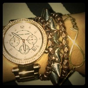 BRANDY MELVILLE INFINITY LOVE BRACELET