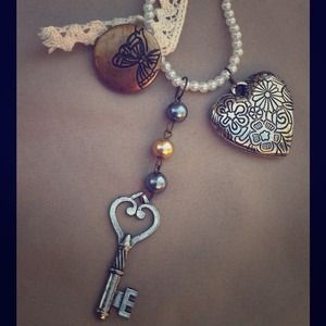 Ling chain key and heart necklace