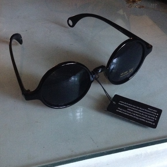 SOLD!!!! BLACK round glasses - Picture 2 of 3