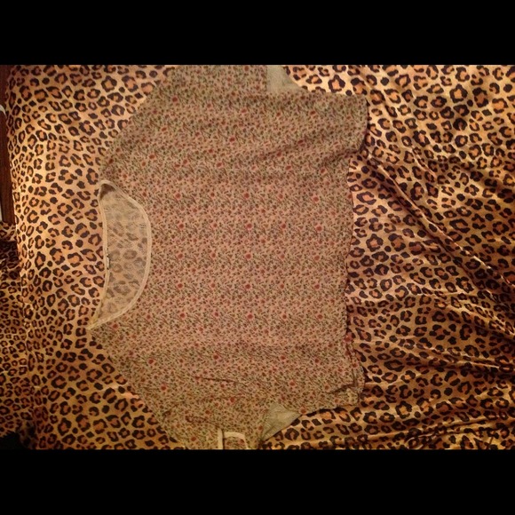 See through floral crop top 🌺 - Picture 1 of 1