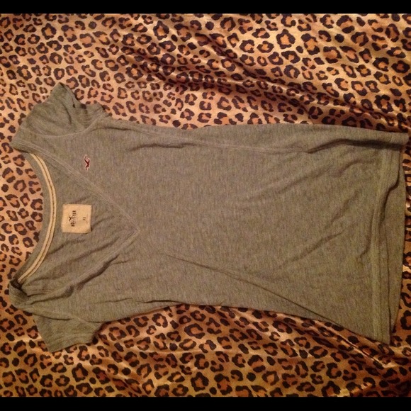 Gray hollister vneck - Picture 1 of 1