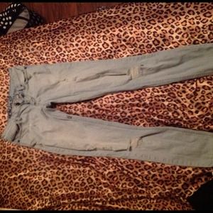Awesome ripped/zipper detailed fox jeans