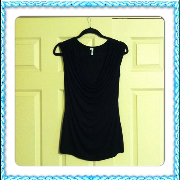 💢Bundled💢Black sleeveless Maurices top. Size M.