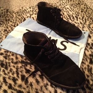 Black leather TOMS Botas
