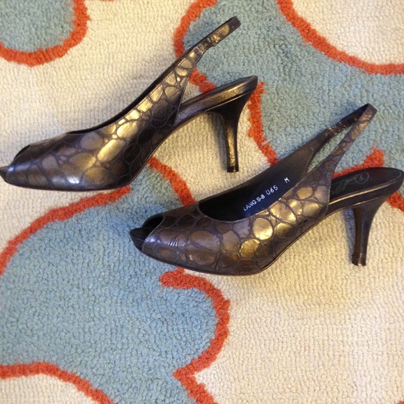 Donald J Pliner heels - Picture 1 of 3