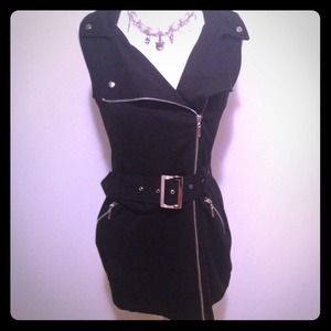 Black zip up sweater dress 🌟